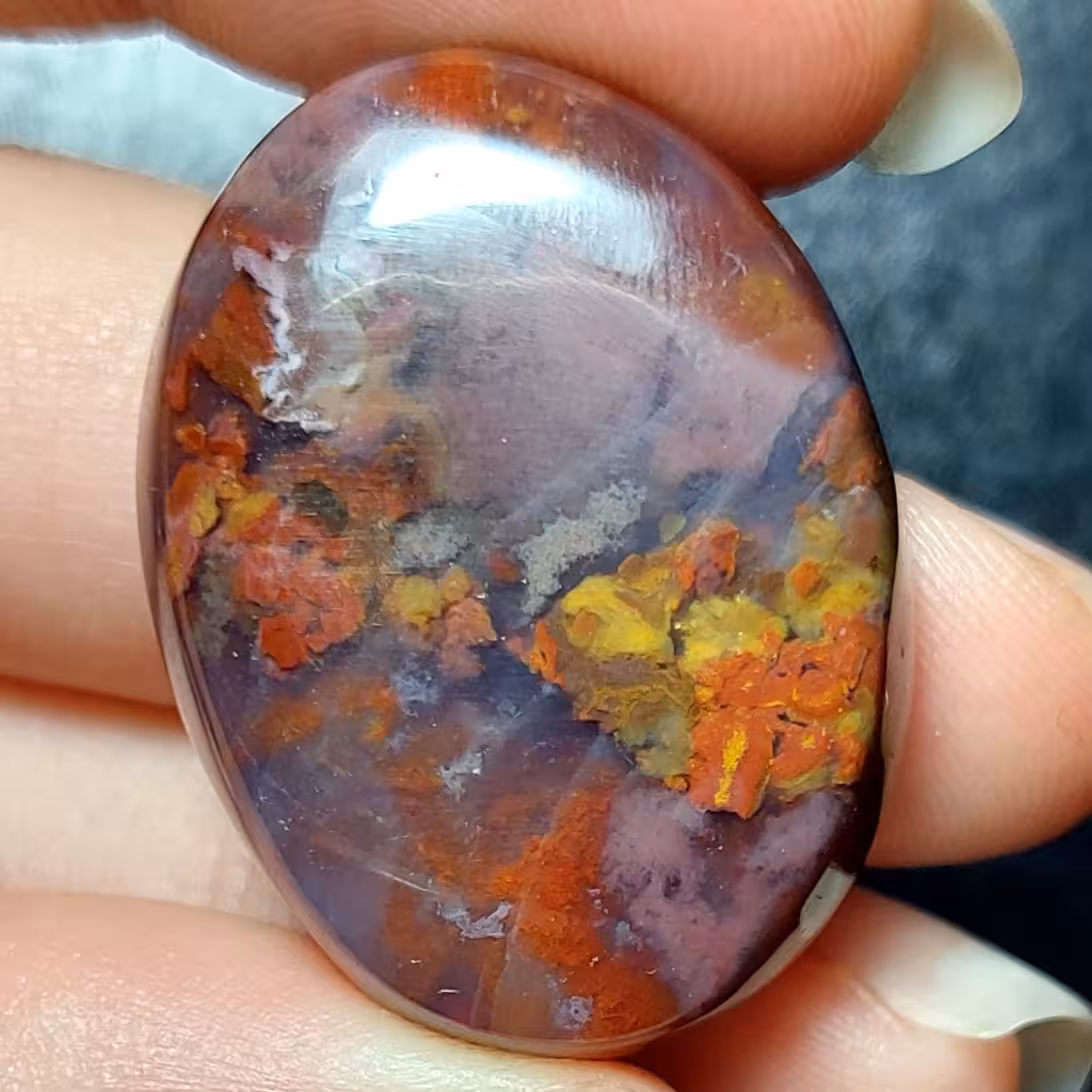 نگین عقیق منظره هفت رنگ تراش بیضی شکل بسیار فاخر و محشر کدM158