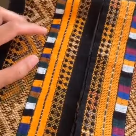 نوار سوزن دوزی شده با دست