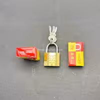 قفل آویز سربی سایز 38 | کوچک و مقاوم