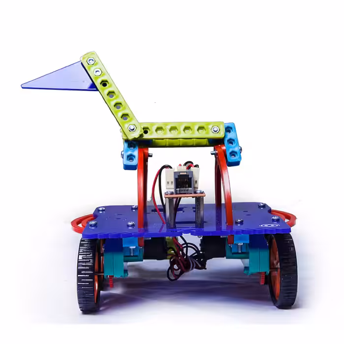 ربات اسپروز مدل فوتبالیست و جنگجو