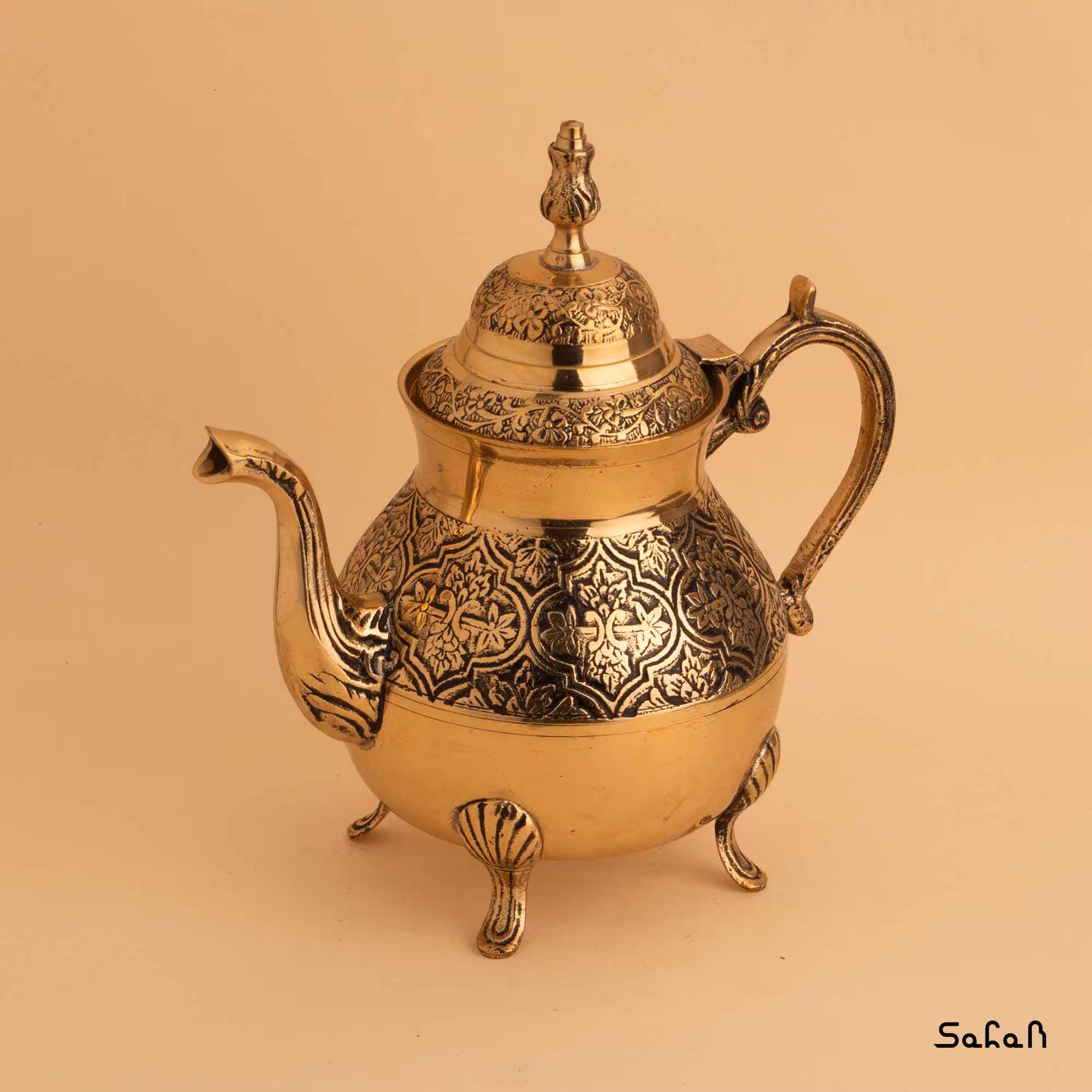 قوری پایه دار برنجی طلایی مدل موروکو