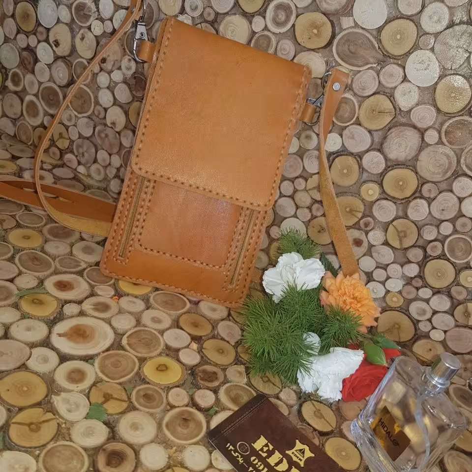 کیف موبایل و مدارک