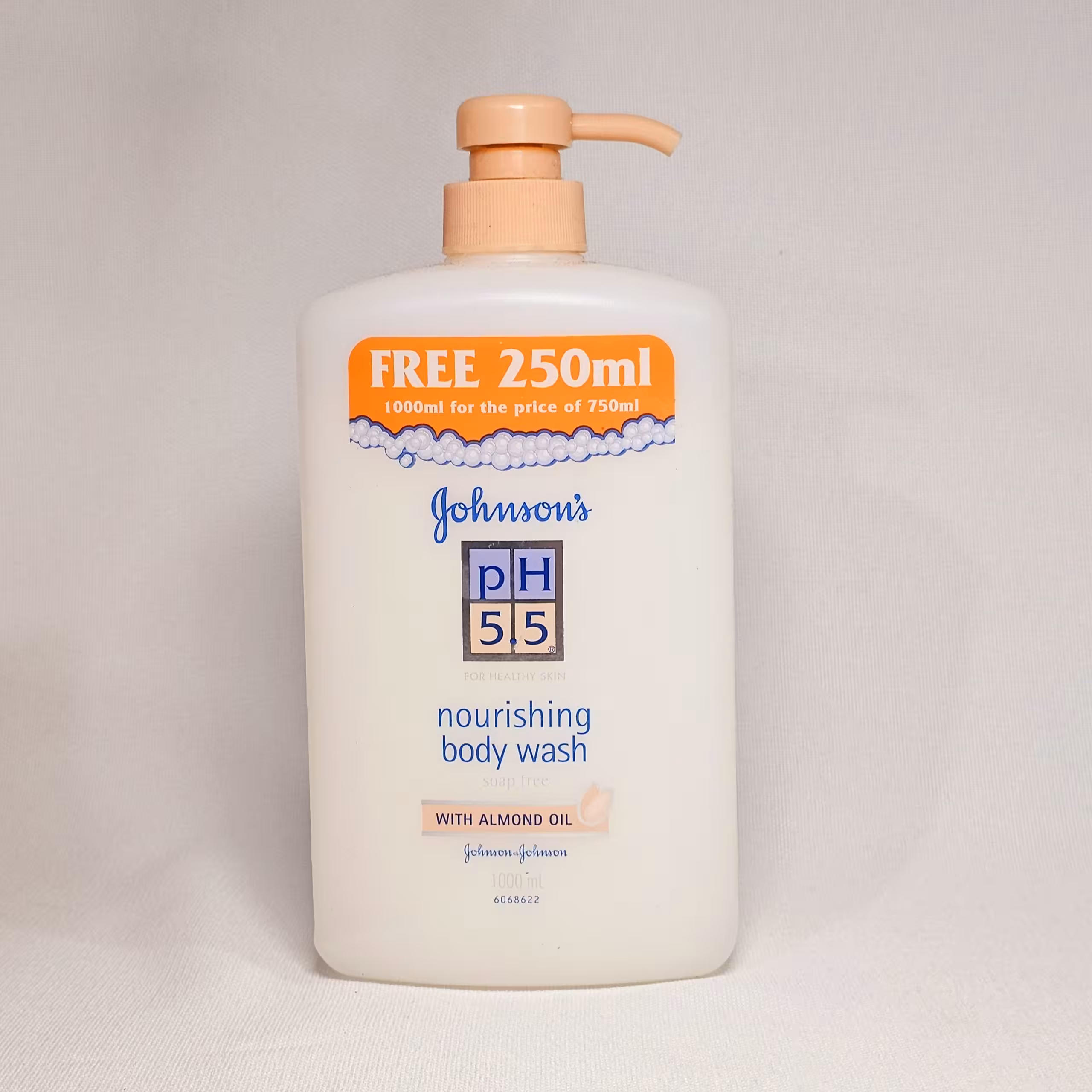 شامپو بدن جانسون مغذی با روغن بادام – Johnson & Johnson PH 5.5 Nourishing Body Wash