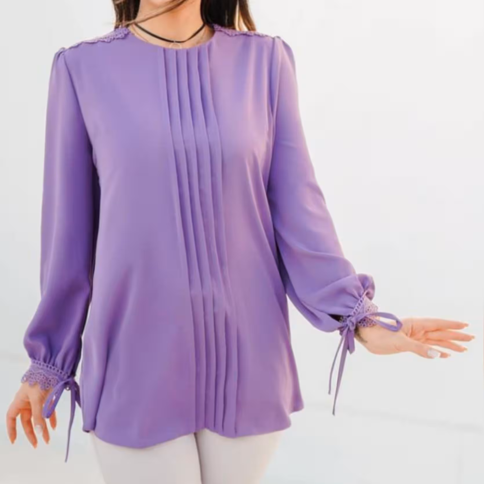 شومیز زنانه ی مجلسی گیپوردار، پارچه ی الیزا درجه یک ، دارای رنگبندی 