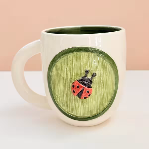 ماگ دستساز برجسته کفشدوزک