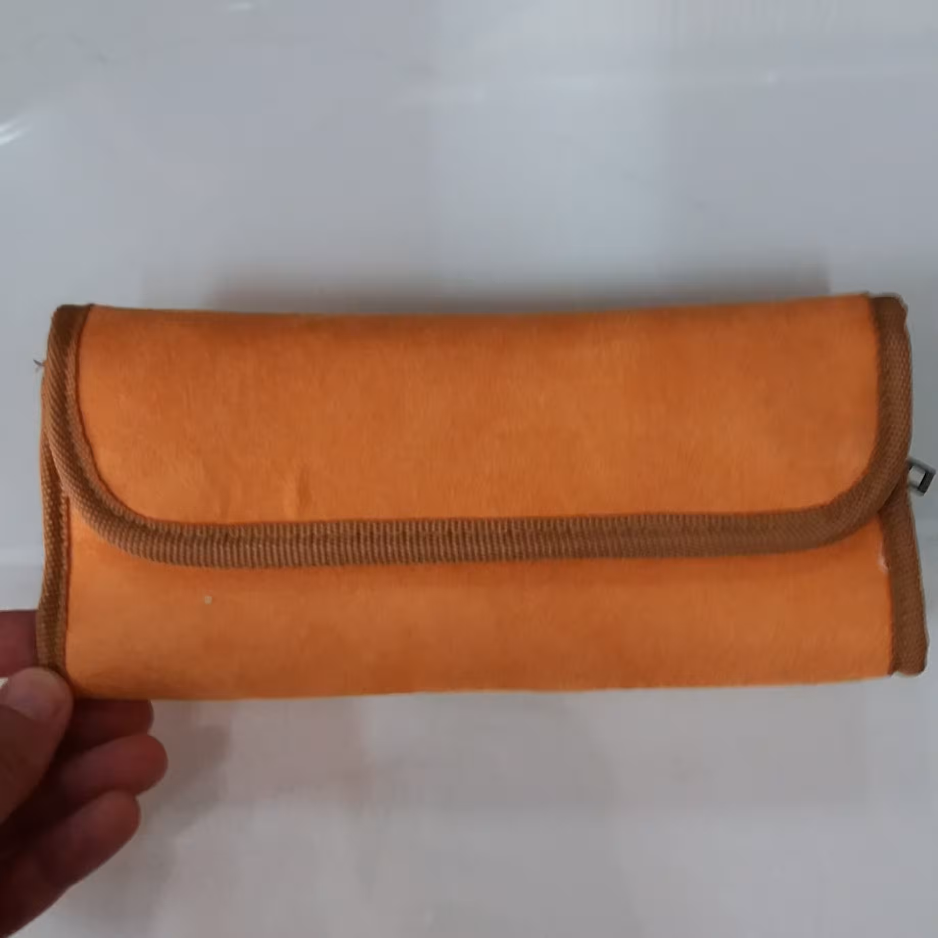 لوازم تحریر - جامدادی اوجا  مثلثی جیر 1816 قهوه ای روشن دو زیپ در جامدادی دکمه ای آهن ربایی