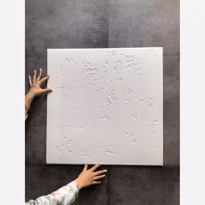 دیوارپوش پتینه فومی پشت چسبدار سفید 70در70 cm ضخامت 7میل (پس کرایه)