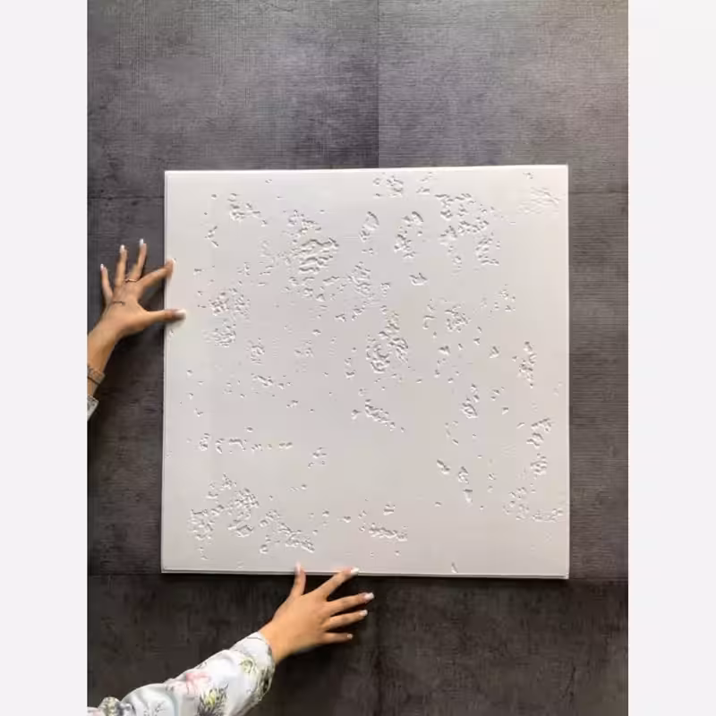 دیوارپوش پتینه فومی پشت چسبدار سفید 70در70 cm ضخامت 7میل (پس کرایه)