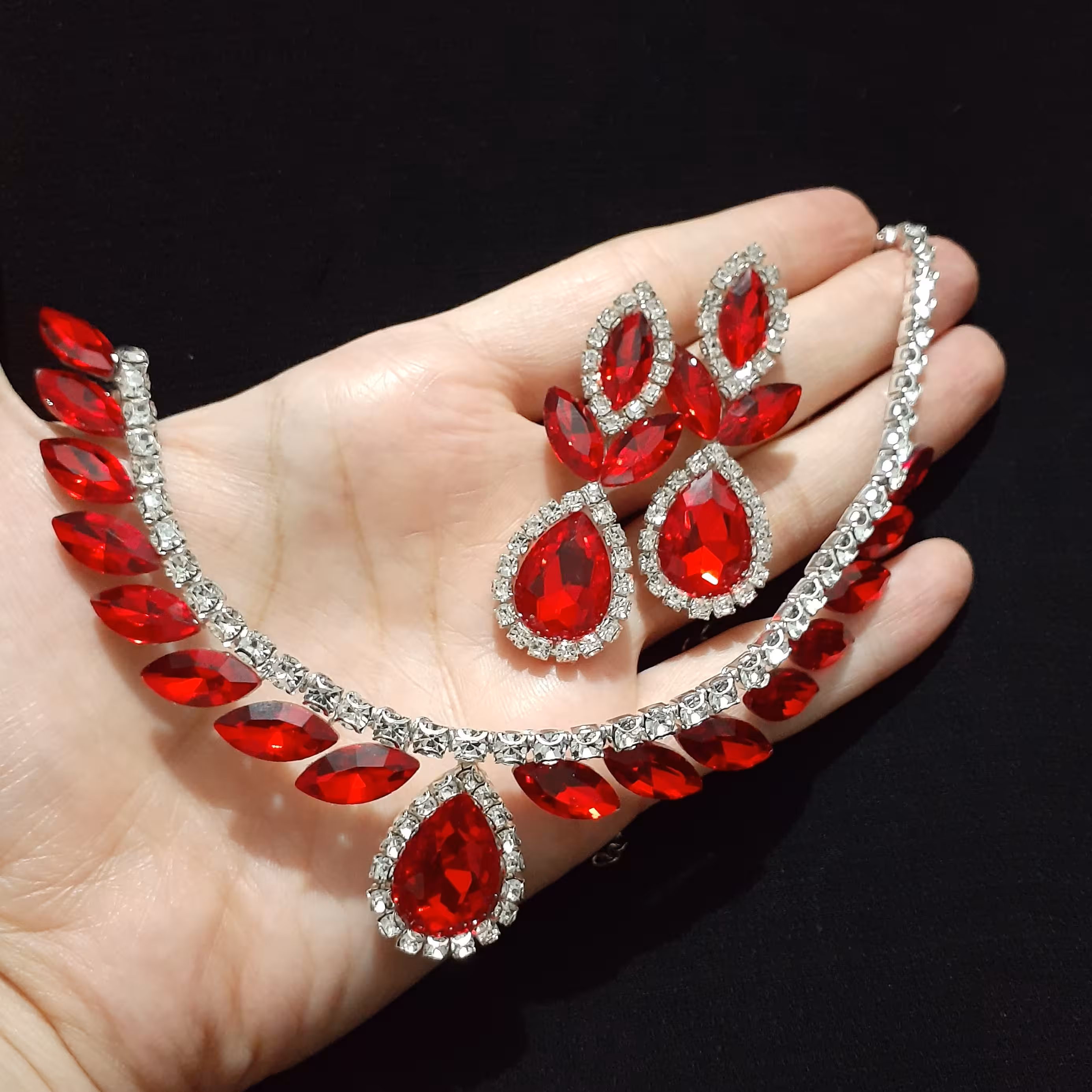 گوشواره و گردنبند ظریف 