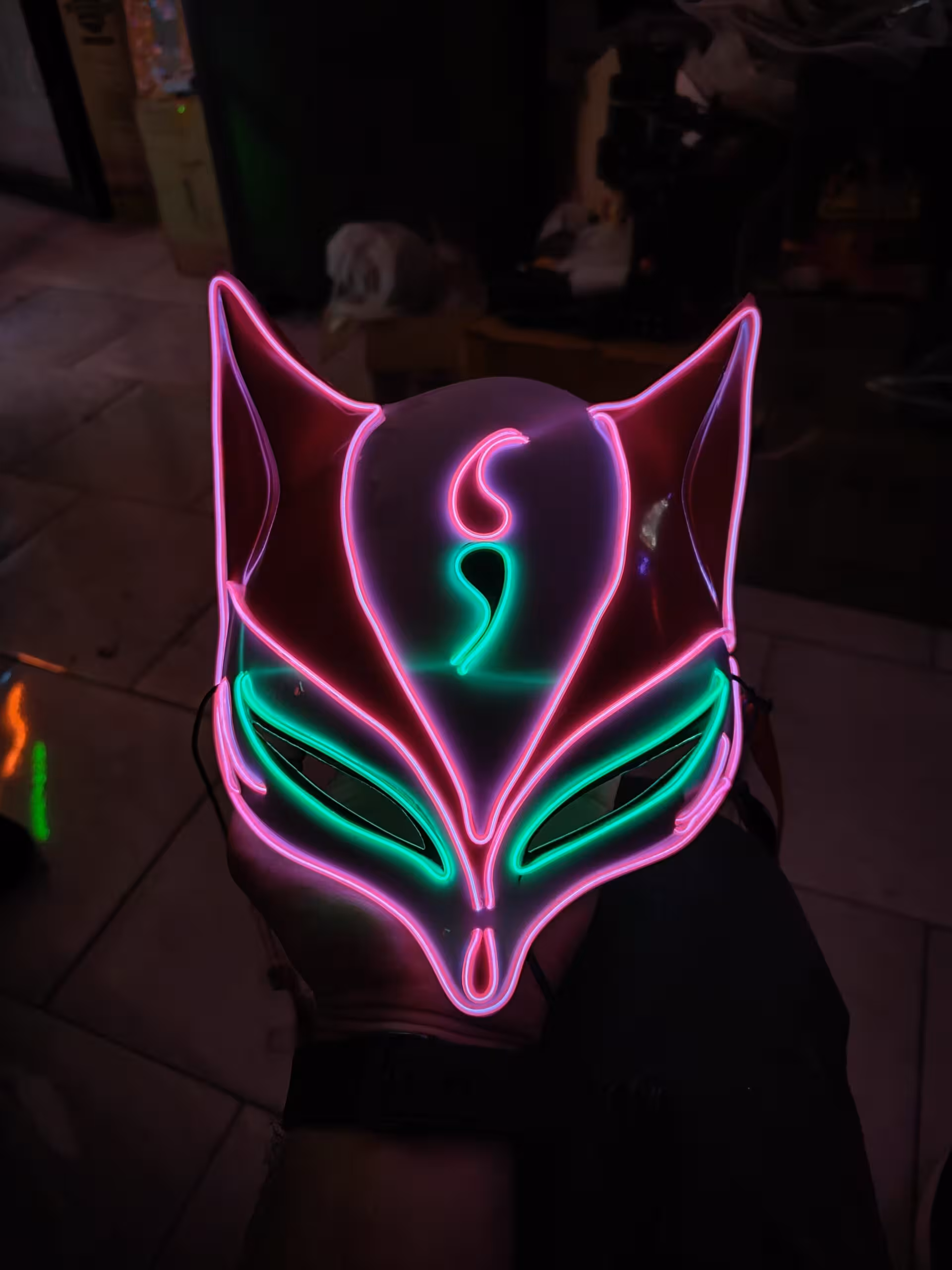 ماسک نئون روباه نه دم 1