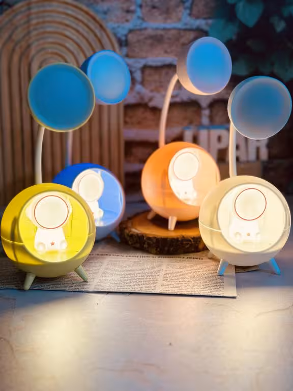 چراغ مطالعه و چراغ خواب فضانورد کد0012