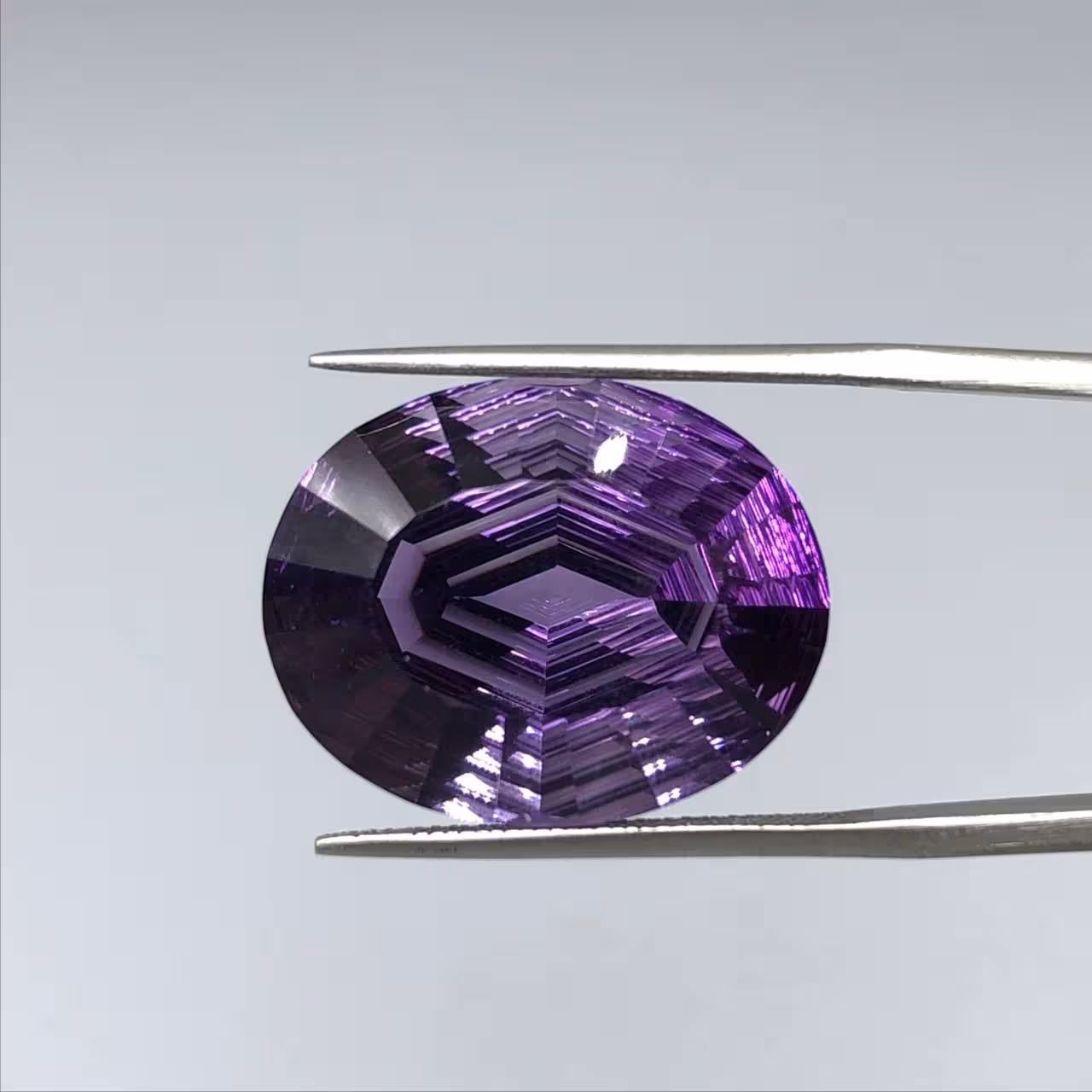 نگین طبیعی آمیتیست تراش بیضی بنفش 8204