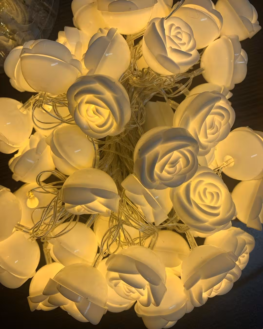 ریسه گل رز فومی سفید بزرگ رنگ آفتابی 20 عددی 3 متری برقی