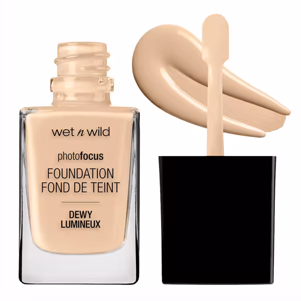 کرم پودر وت اند وایلد مدل Photo Focus Dewy رنگ Nude Ivory شماره 520E حجم 30 میل
