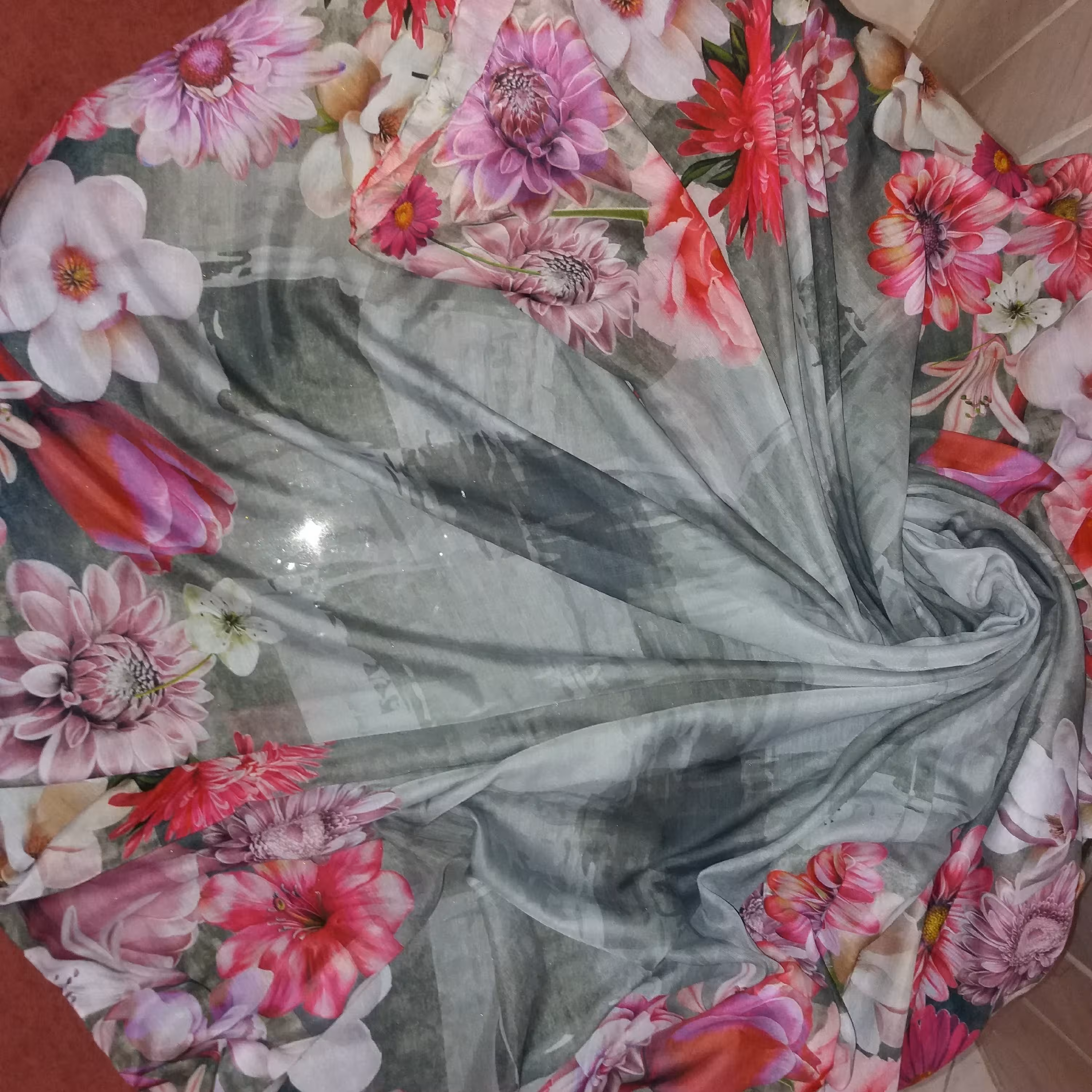 روسری نخی اعلای طرح گل های درشت بهاری
