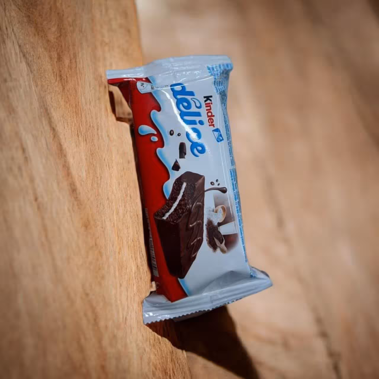 کیک شکلاتی با مغز خامه کیندر دلیجه kinder delice