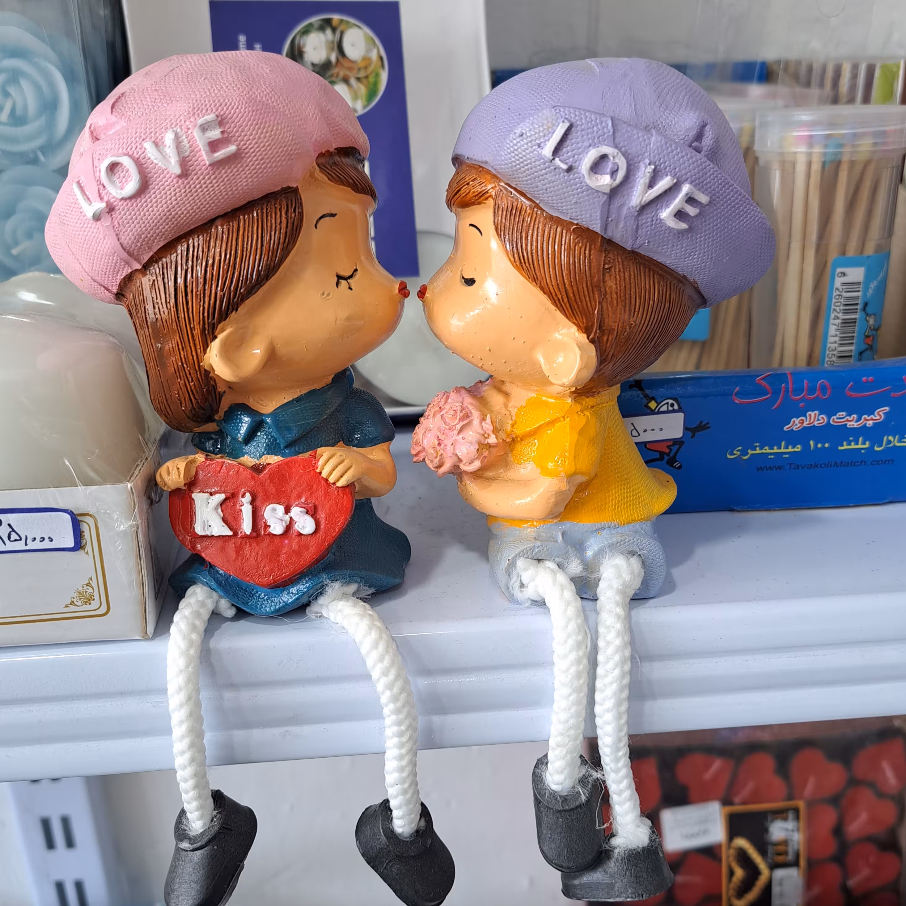 مجسمه پا  آویز   دختر پسر  بوسه