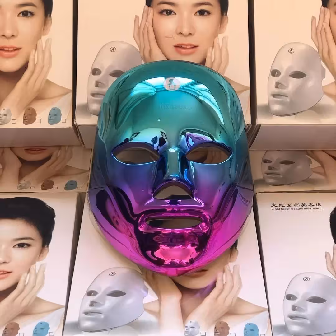 
ماسک ال ای دی نقابی التراسونیک
 لمسی و شارژی
دارای 7 طیف نوری
جوانسازی