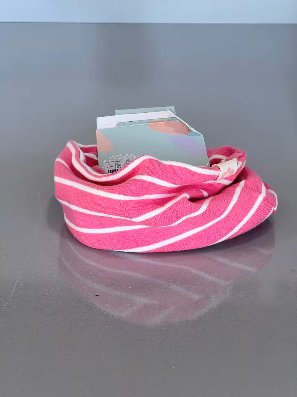 دستمال سر و گردن صورتی راه‌راه نوجوانانه