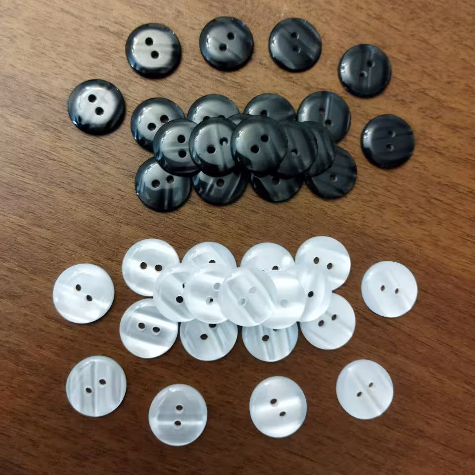 دکمه صدفی سفید و مشکی 20 عددی