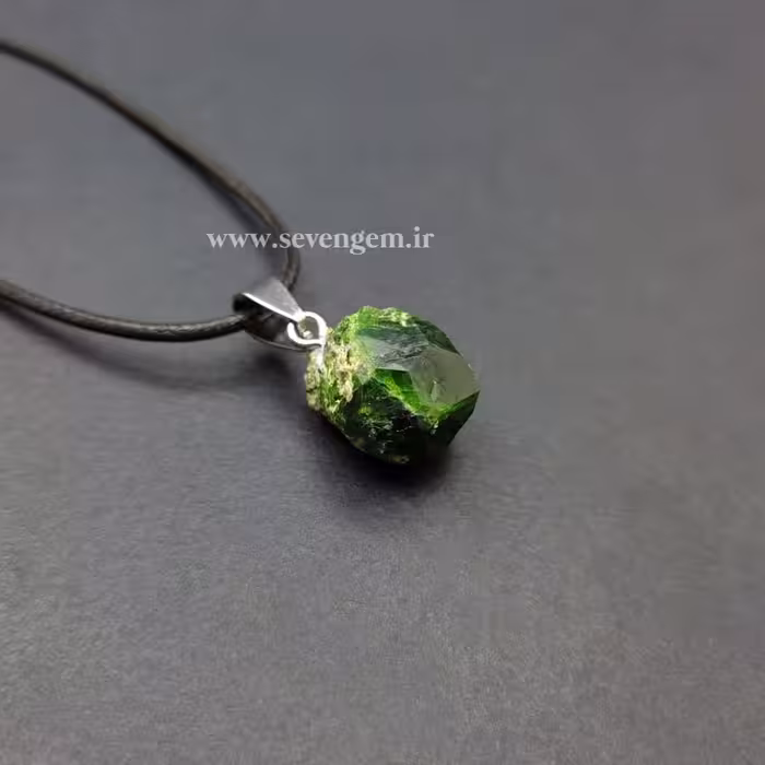 مدال سنگ گارنت سبز دمانتوئید (کد53)