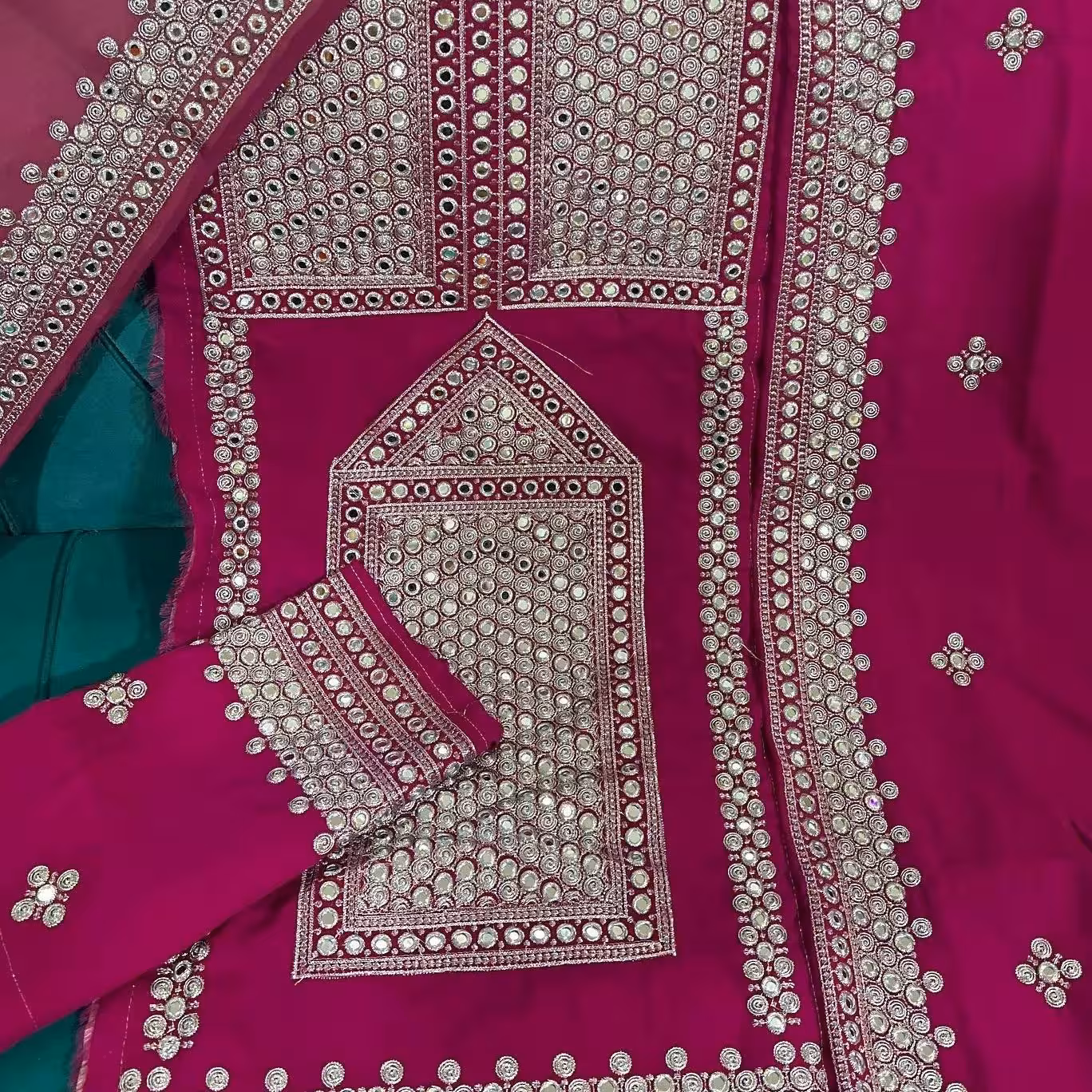 لباس بلوچی طرح اینه ای