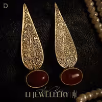 گوشواره سرو به همراه سنگ عقیق سرخ