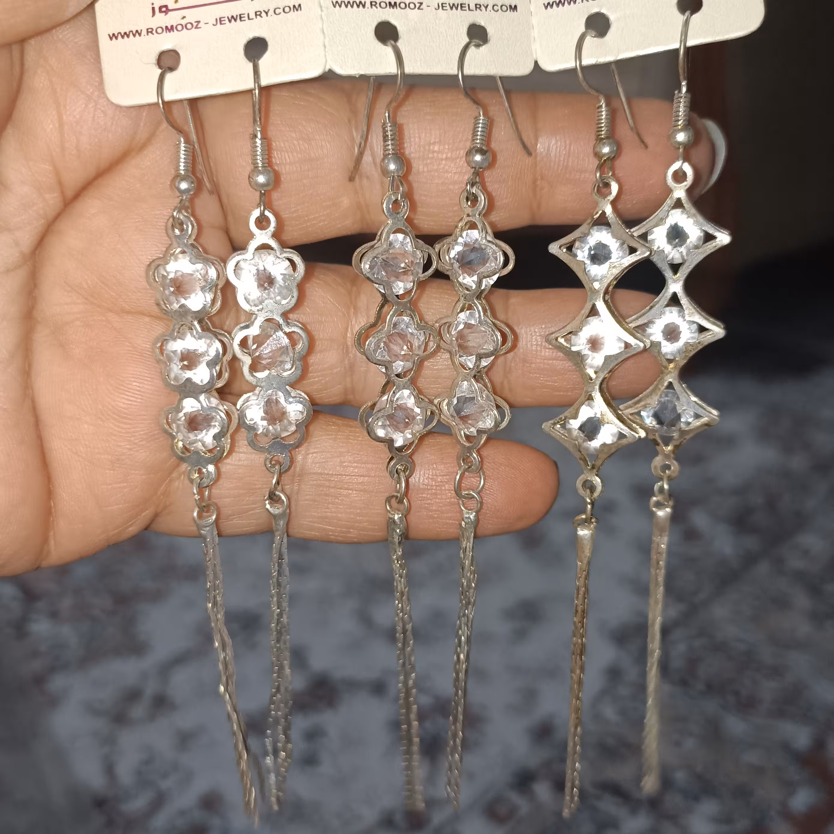 گوشواره بدل نقره ای نگین دار