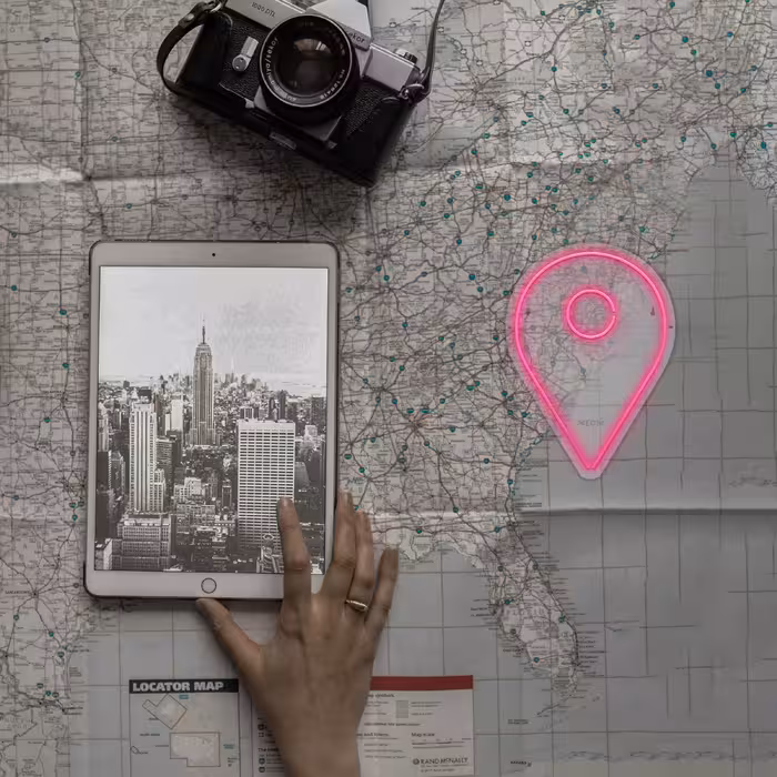 چراغ دیواری نئون دیزاین طرح Location_PN