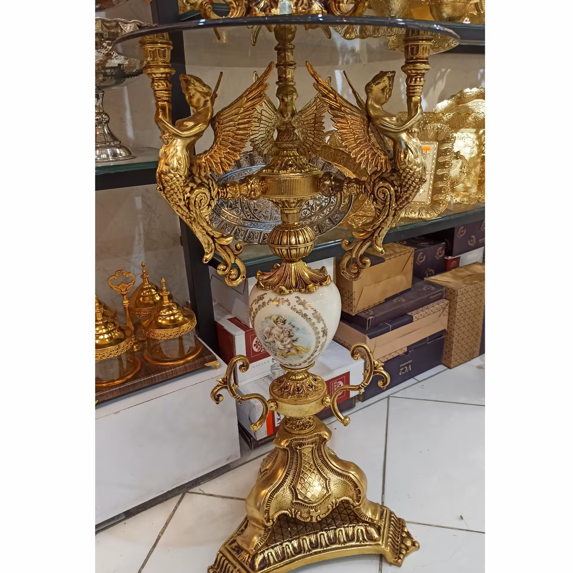 میز کنار سالنی
