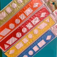 خط کش شابلون ژله ای  بیست سانتی منعطف و مقاوم برای همهی پایه ها کاربردی است