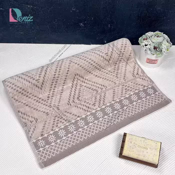 حوله دستی طرح لیدیا رنگ نسکافه ای