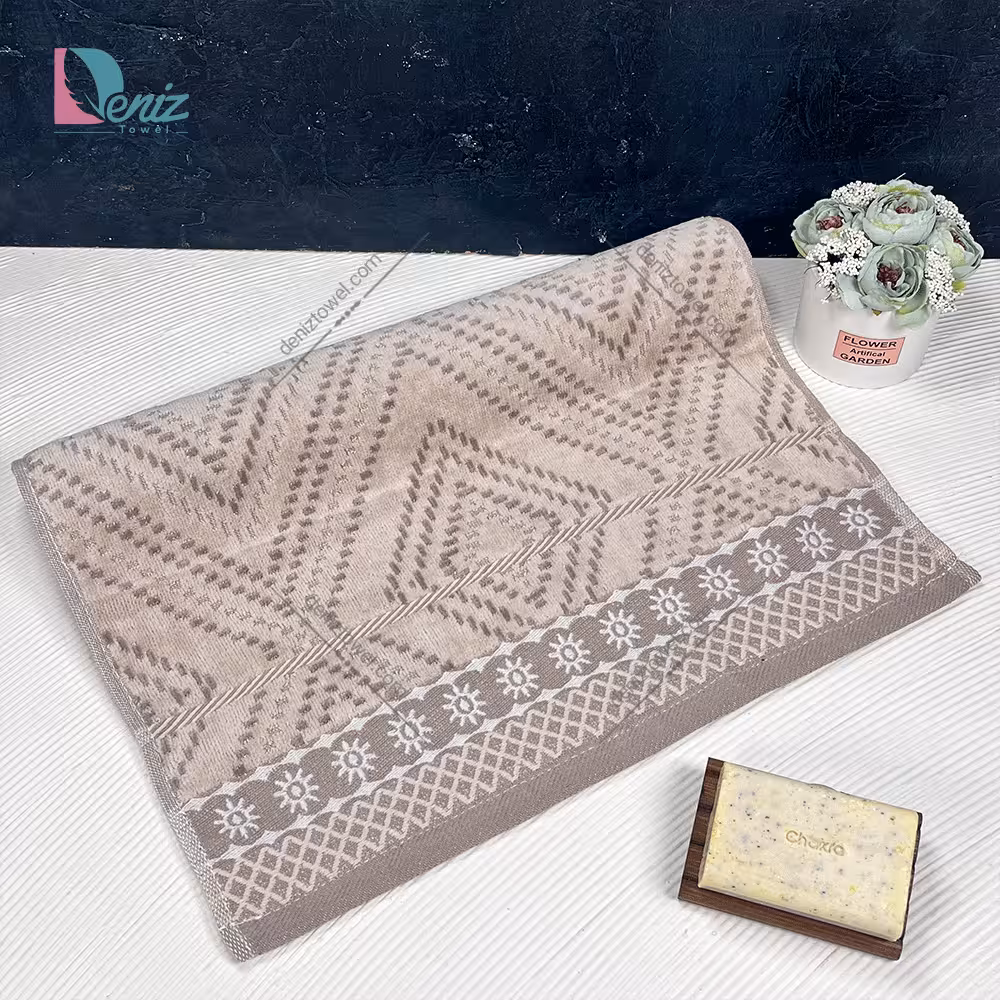 حوله دستی طرح لیدیا رنگ نسکافه ای