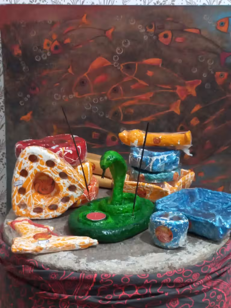 انواع اکسسوری ،جاشعمی ، جا عوددی طرح مار🐍 نظم دهنده دمیز توالت.انواع شکلات خوری . برای دیدن دقیقه تر ب پیام رسان مراجعه کنید قیمت ها متغیر ه در این عکس سیصد به پایین.ممنون