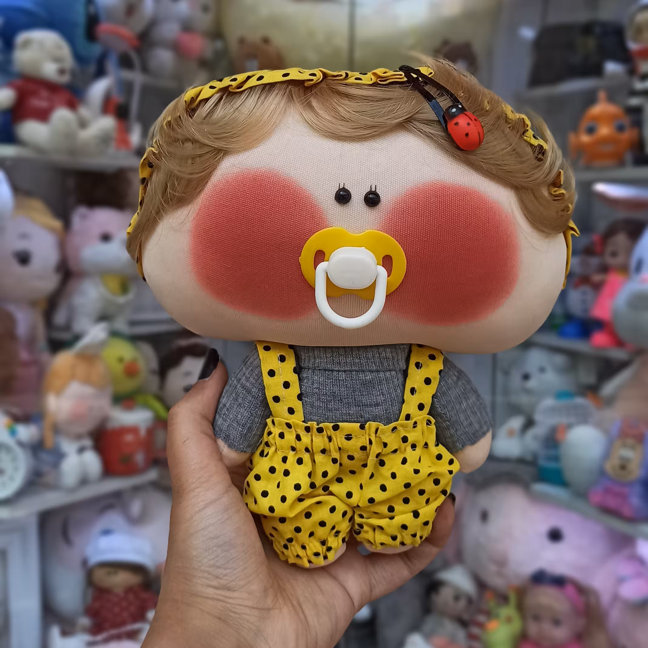 عروسک  روسی لپ گلی پستونک دار