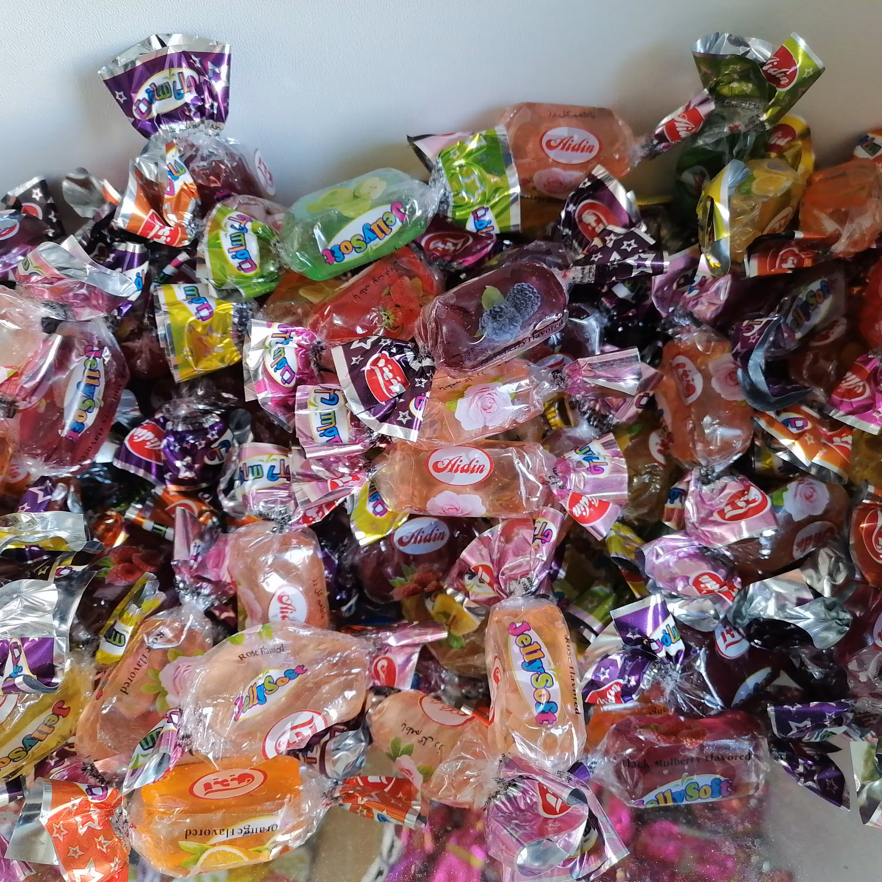 شکلات ژله ای آیدین، کاملا تازه نرم و خوش طعم  مناسب پذیرایب