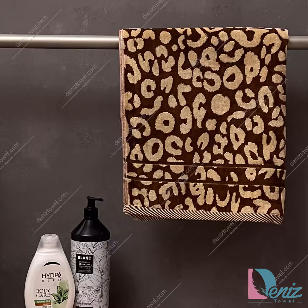 حوله حمامی طرح پلنگی رنگ نسکافه ای