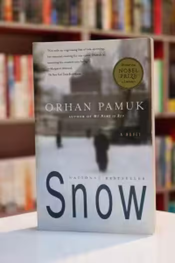 Snow اثر Orhan Pamuk