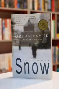 Snow اثر Orhan Pamuk