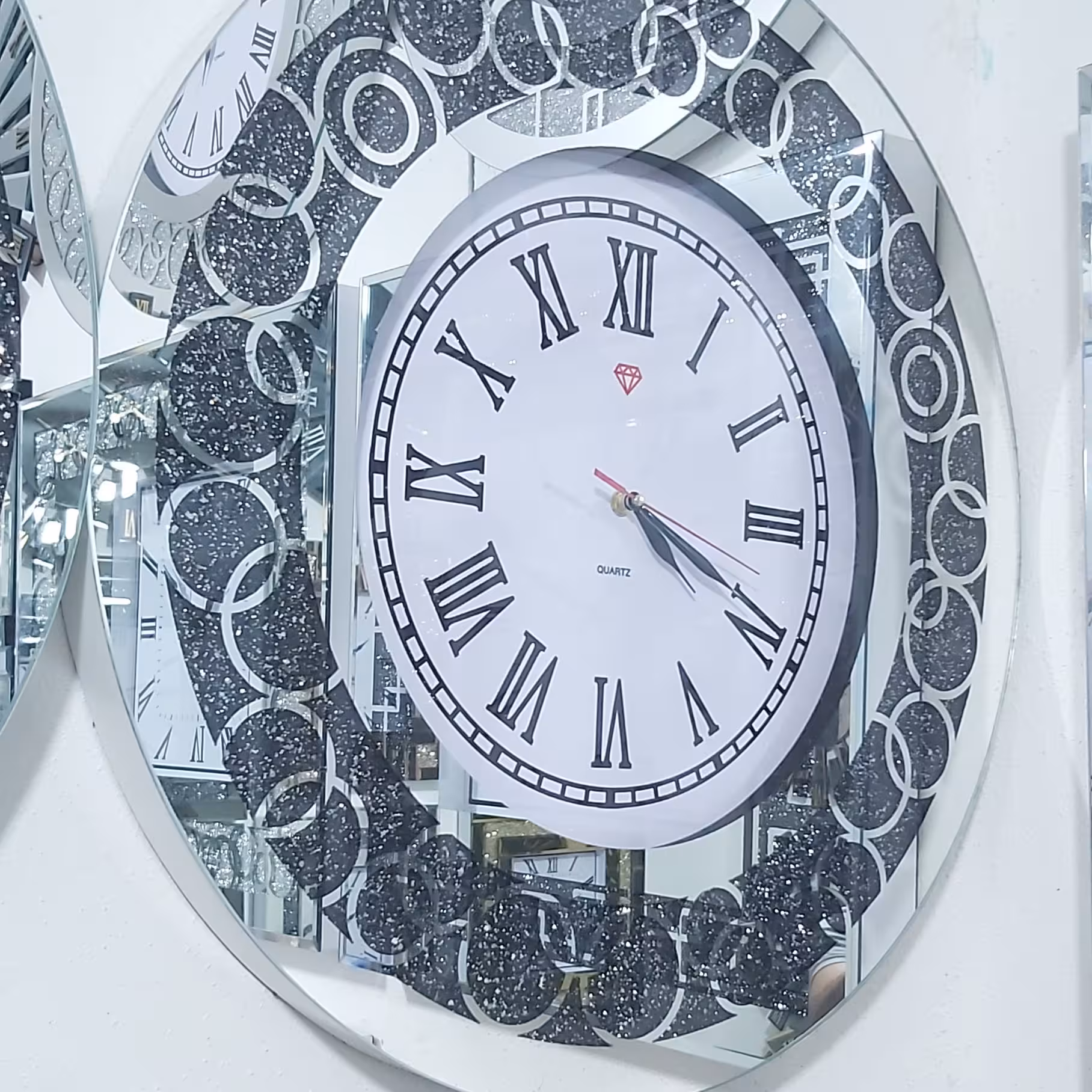 ساعت دیواری نگینی طرح حباب نگین مشکی(ارسال رایگان)