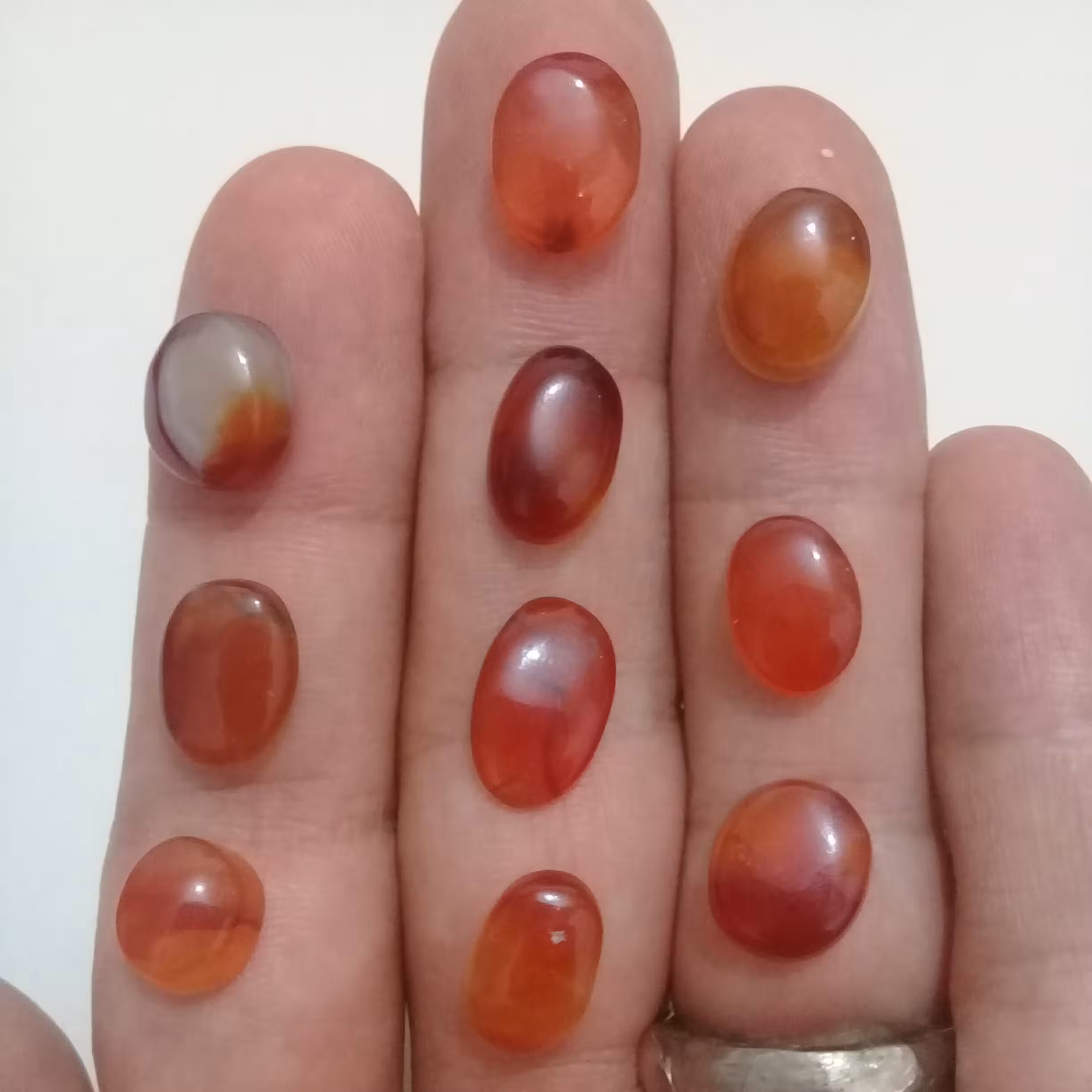 عقیق یمنی بسته 10 عددی سایز متوسط مایل به ریز (ارسال رایگان)