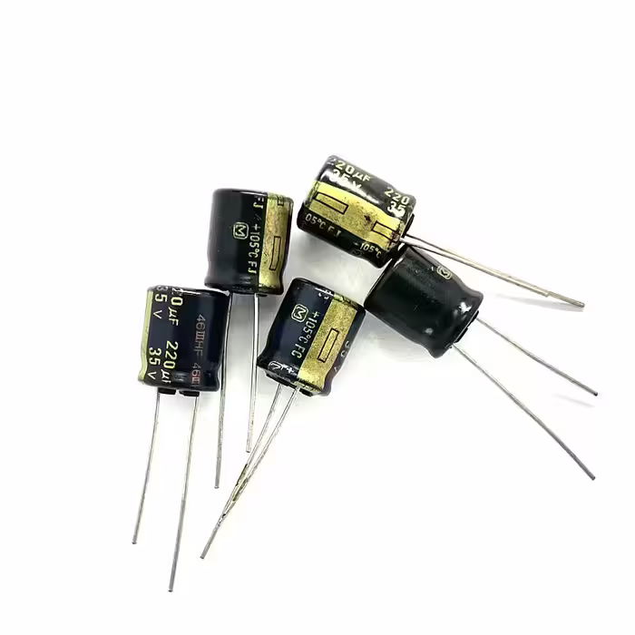 خازن 220 میکروفاراد 35 ولت ژاپنی Panasonic