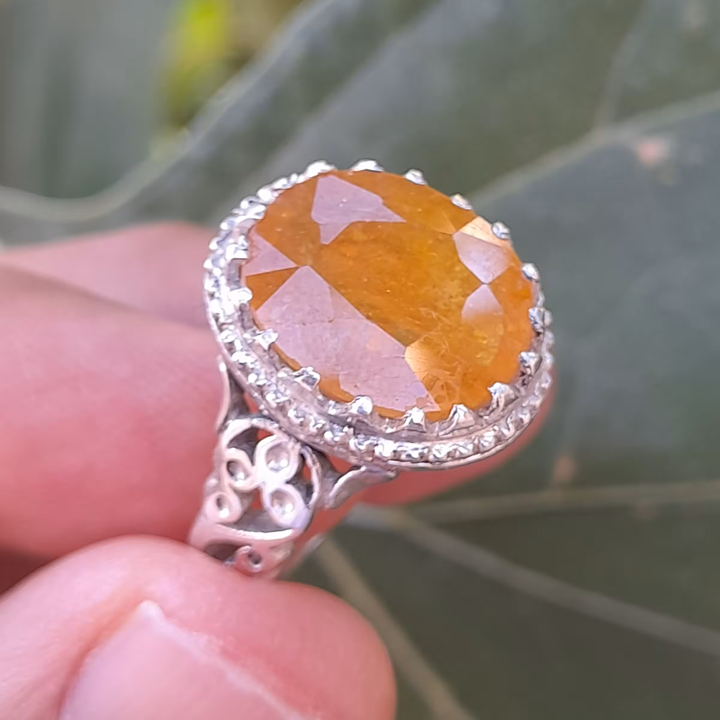 انگشتر یاقوت زرد آفریقایی