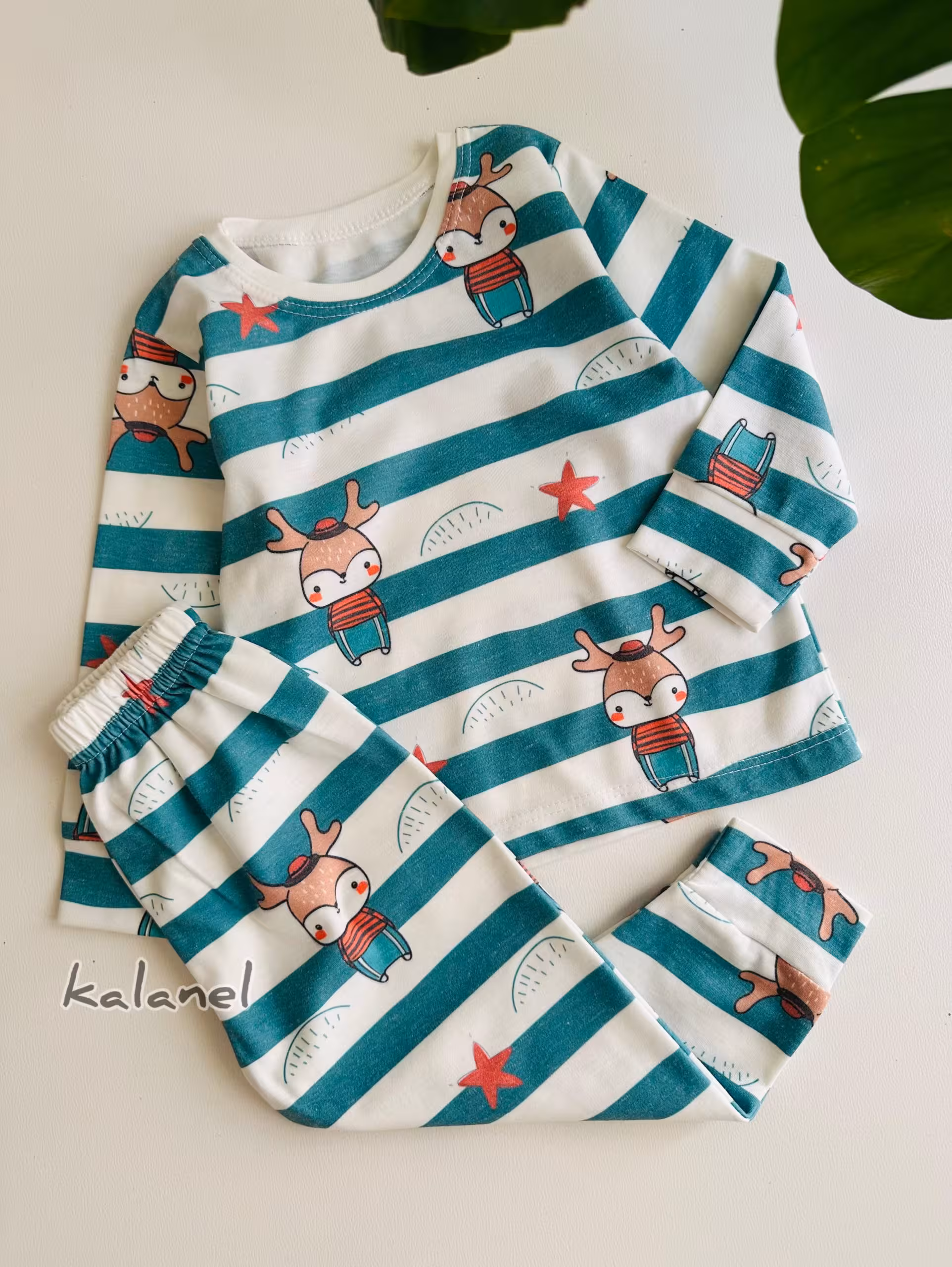 ست آستین بلند و شلوار بچگانه گوزن کوچولو زمینه راه راه