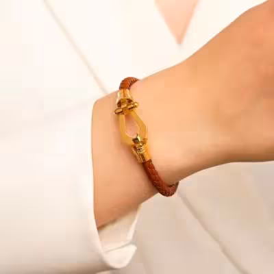 دستبند قهوه ای روشن چرمی فرد اصلی. (FRED حک شده روش). کد D389..