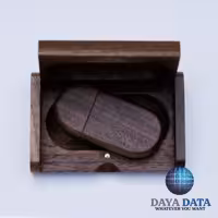 فلش مموری  دایا دیتا  ست لوکس  چوبی مدل WO1000-57  ظرفیت16GB -USB2 رنگ گردویی