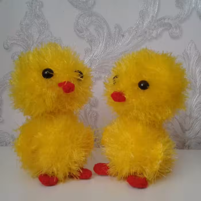 جوجه طلایی  وزن100گرم  رنگ زرد  قد15سانت  (قلاببافی)