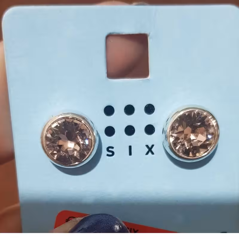 گوشواره نگینی وارداتی بسیار زیبا در گوش مناسب هدیه به کسایی که براتون ارزشمندن