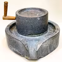 آسیاب سنگی سیاه سنگ