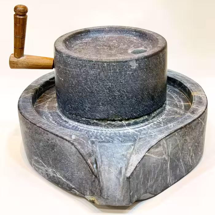آسیاب سنگی سیاه سنگ